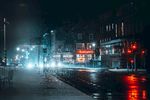 红蓝对比夜间街景