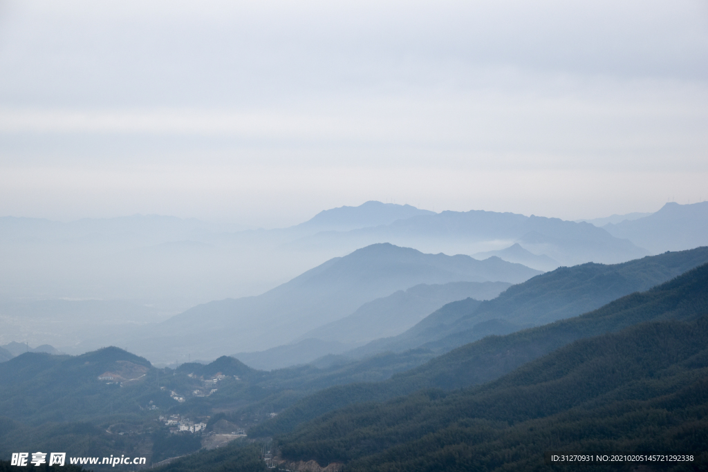 丛山峻岭