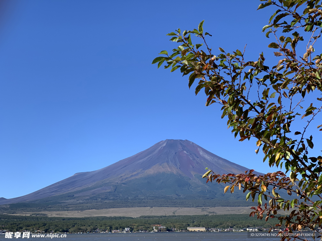 深秋的富士山