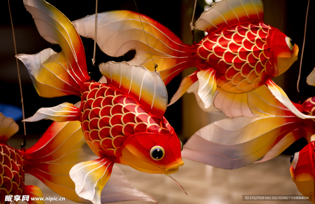 金鱼锦鲤国潮风灯笼造型年年有鱼