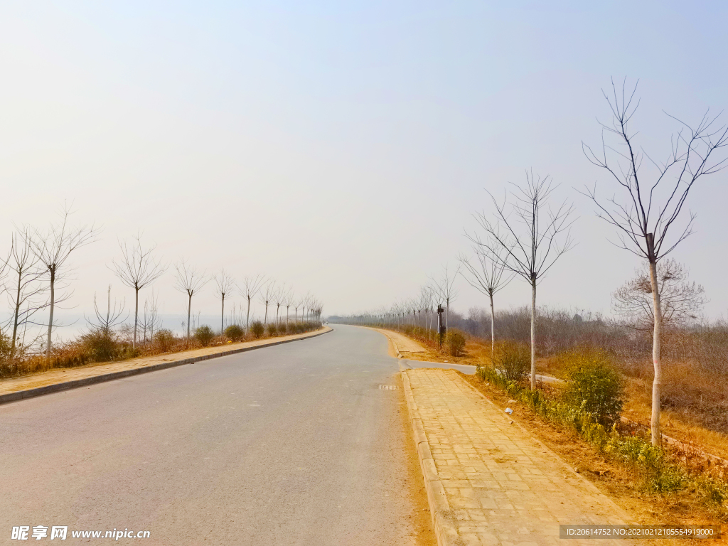 空荡荡的道路风景