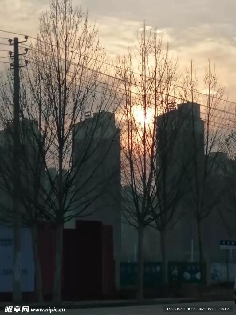 余辉