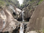 山谷瀑布水潭