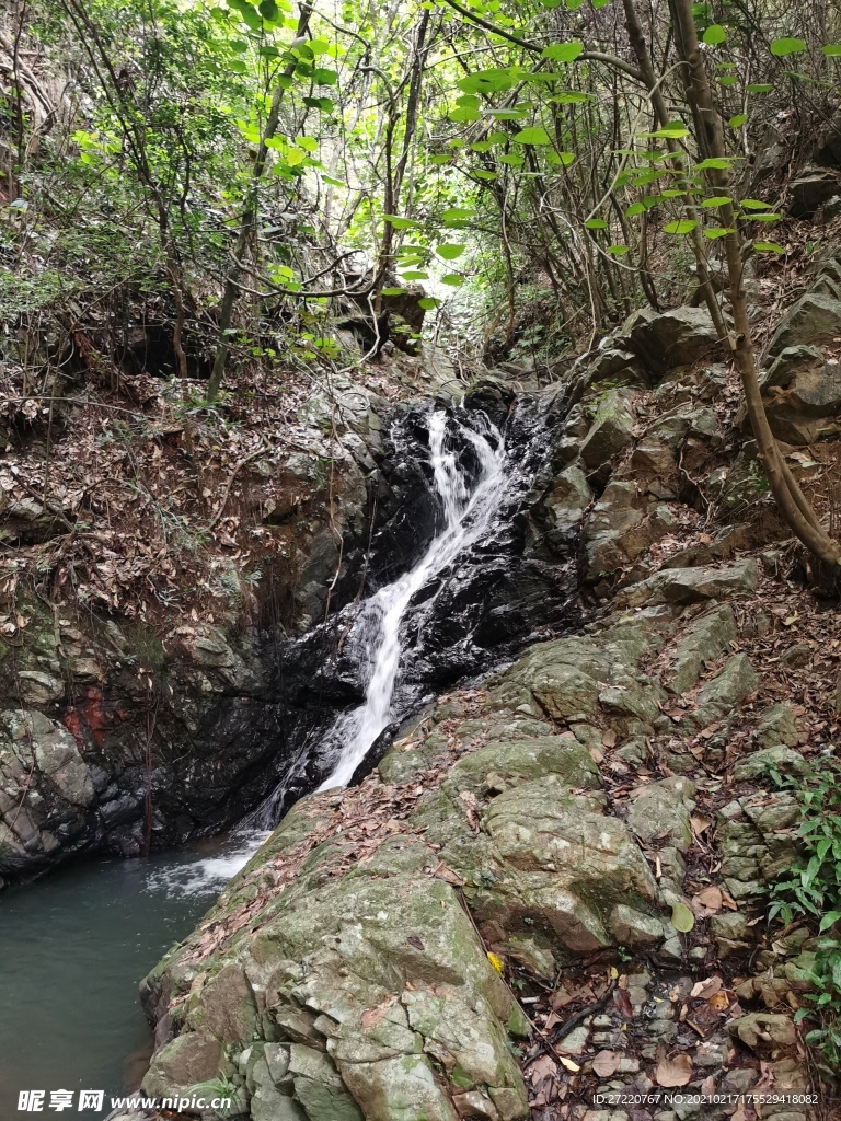 自然山泉