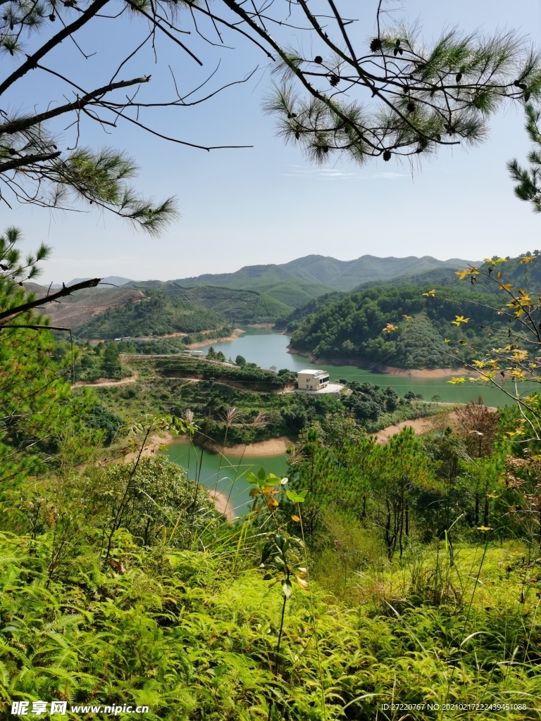 登山远眺益塘水库风景