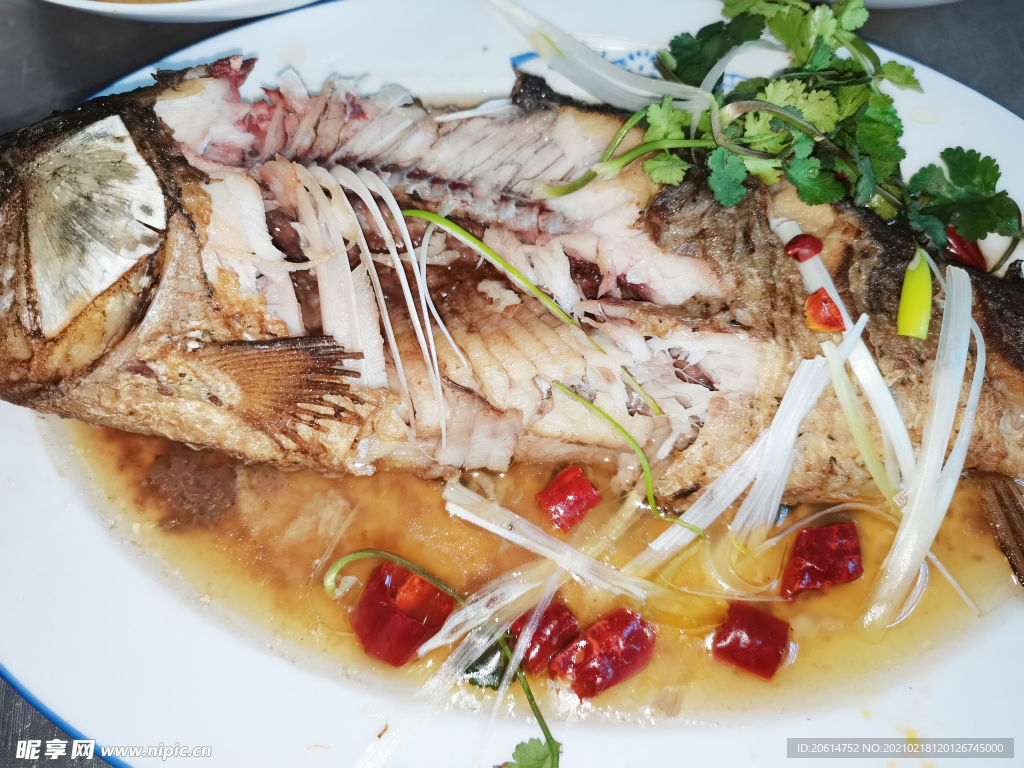 美食鲈鱼