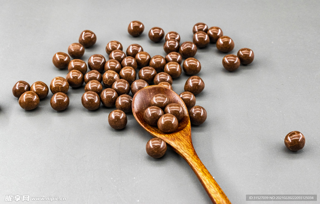 黑色麦丽素巧克力豆摄影