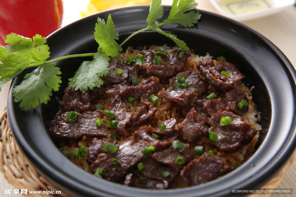 牛肉煲仔饭