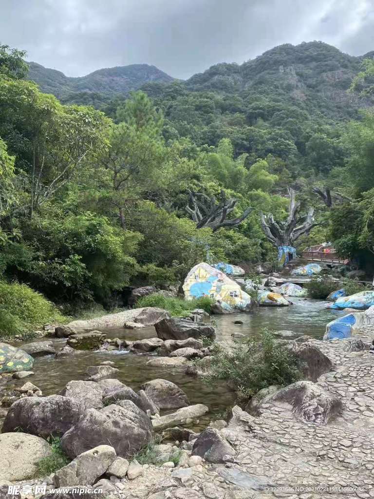 溪边野趣涂鸦