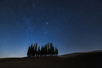 夜空山坡树木星空风景