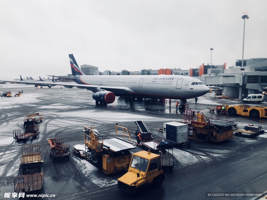 俄罗斯飞机场风景摄影照片下雪