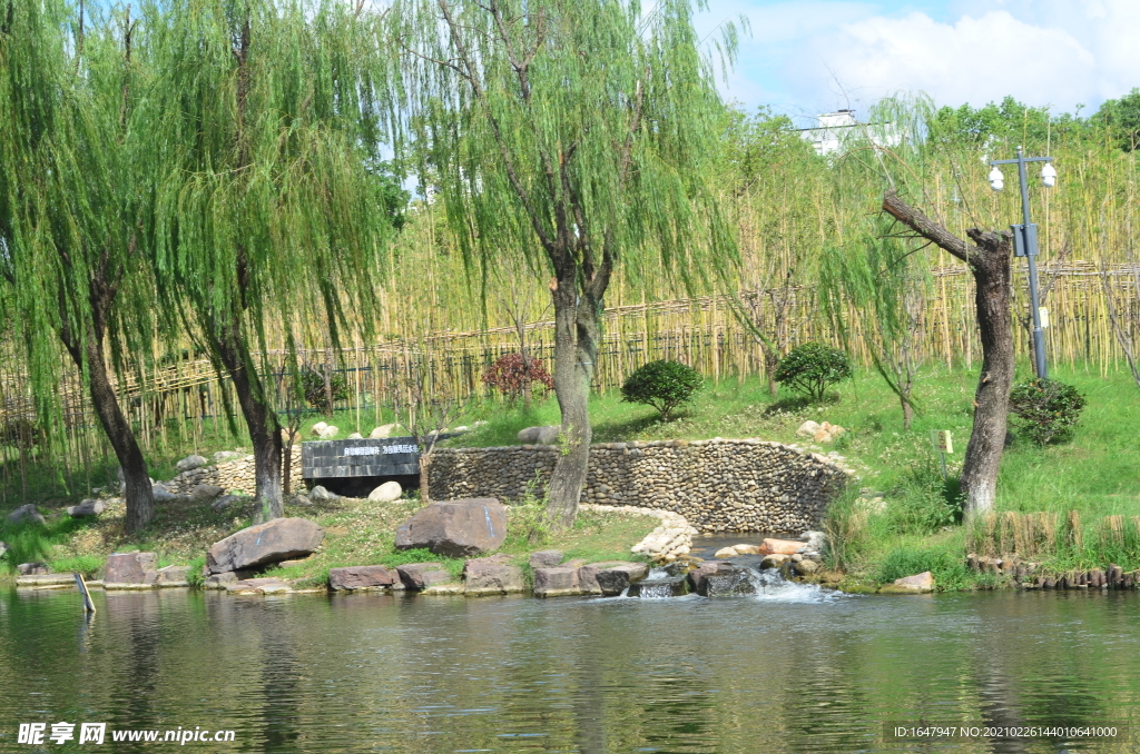 月湖