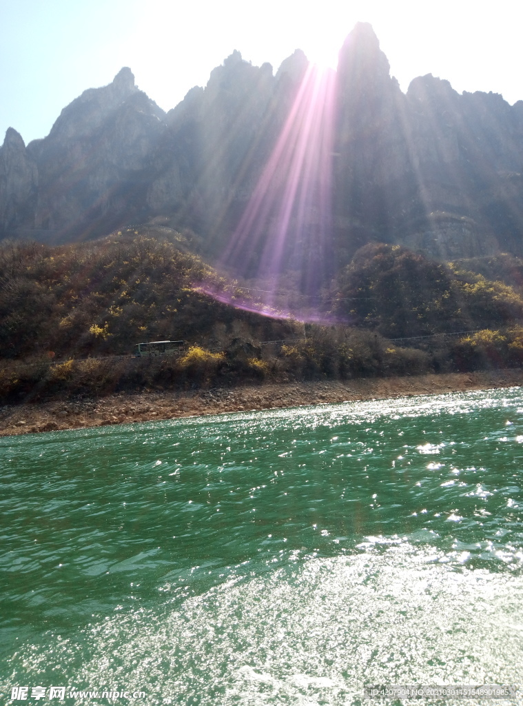 云台山 子房湖 山  水 霞光