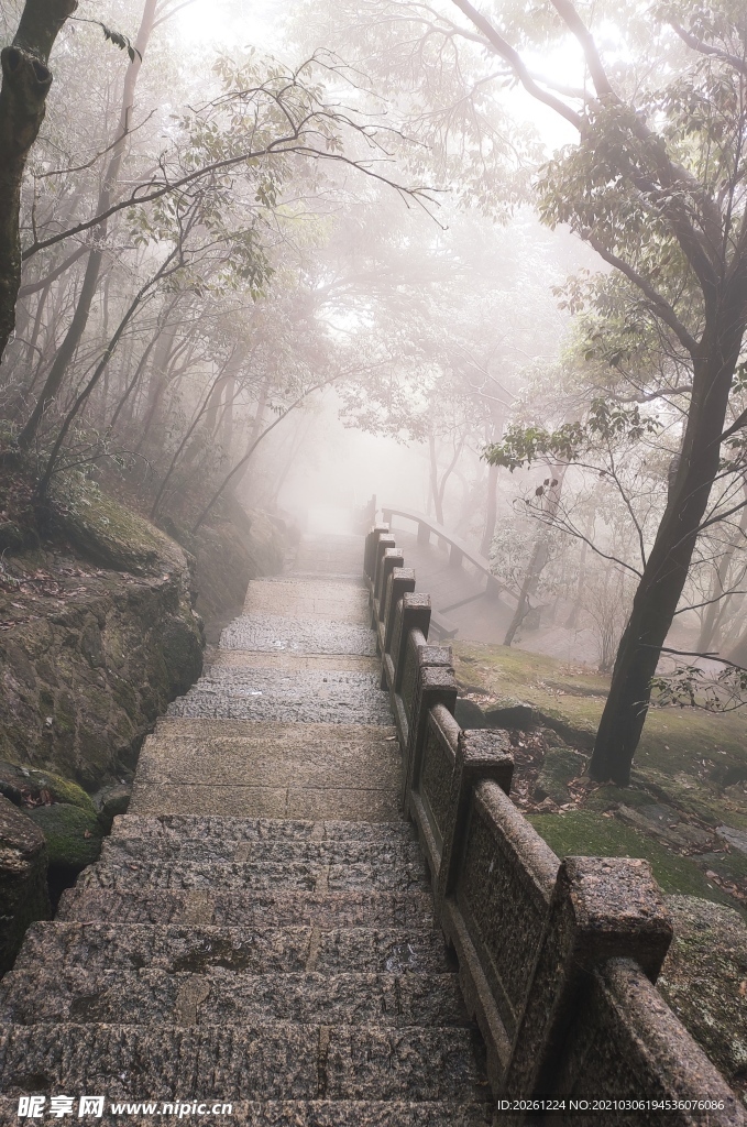 山间雾凇