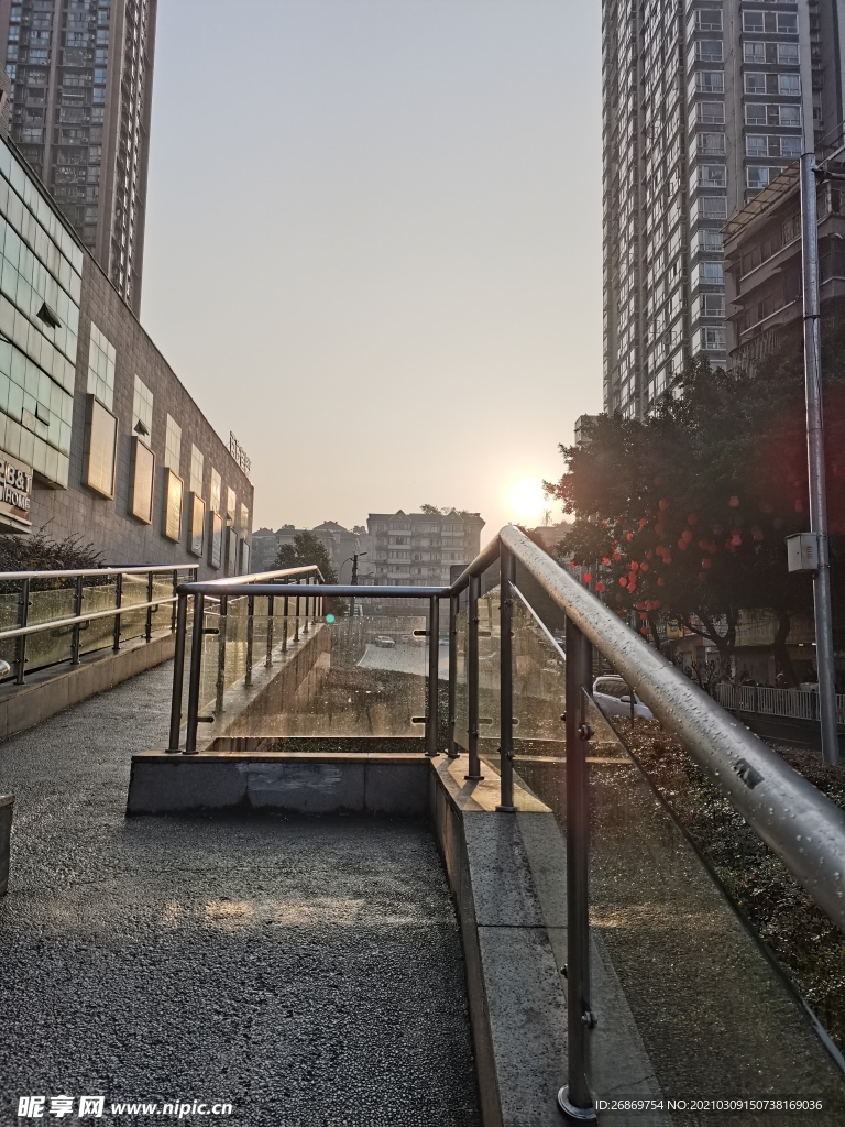 城市夕阳