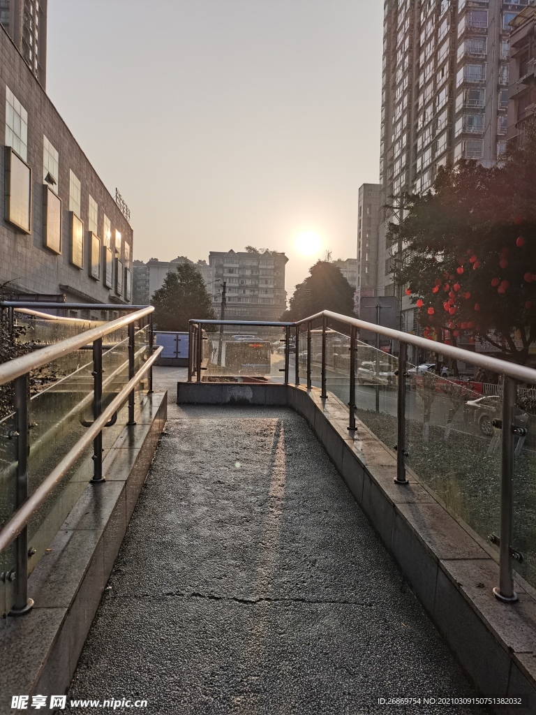 城市夕阳