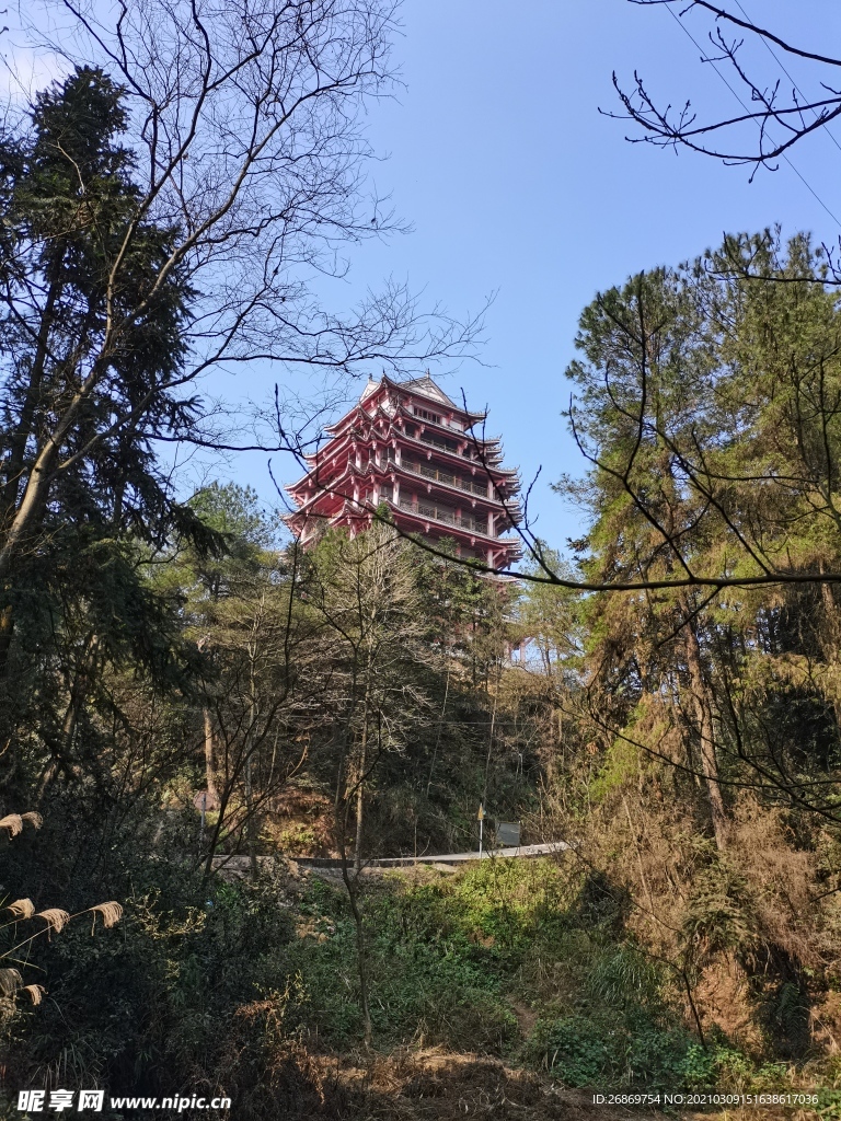 山顶宝塔风景
