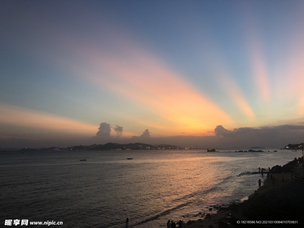 海边傍晚的天空