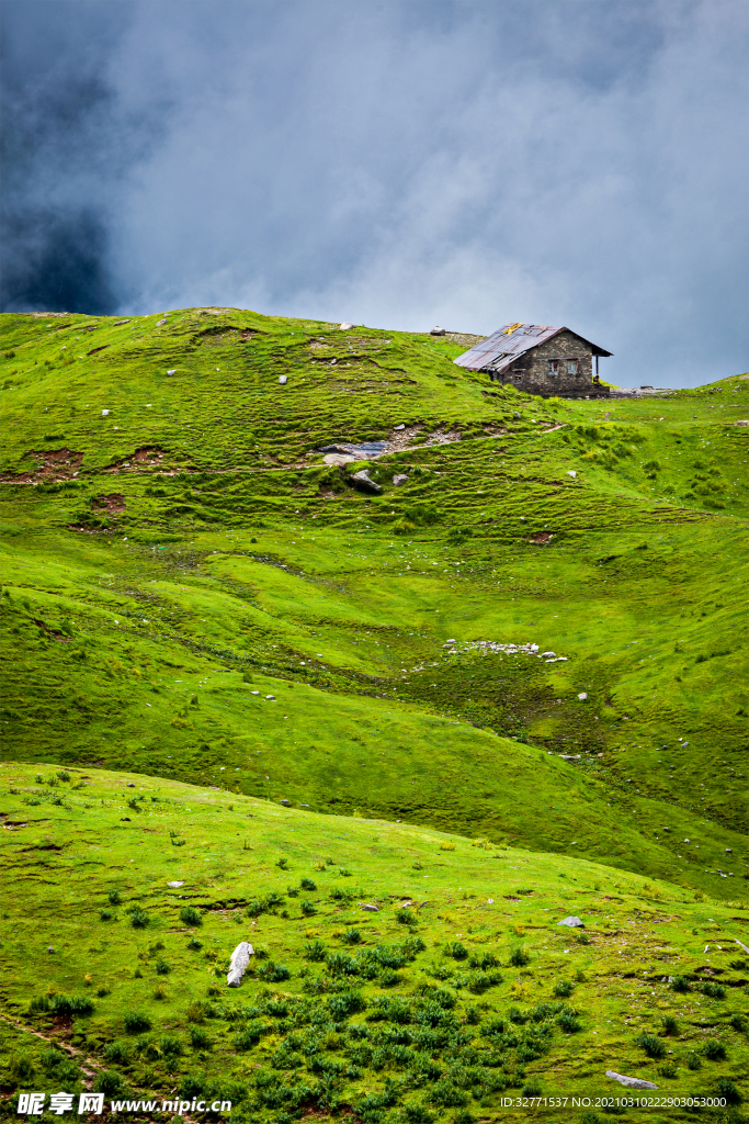 大山晨雾风景