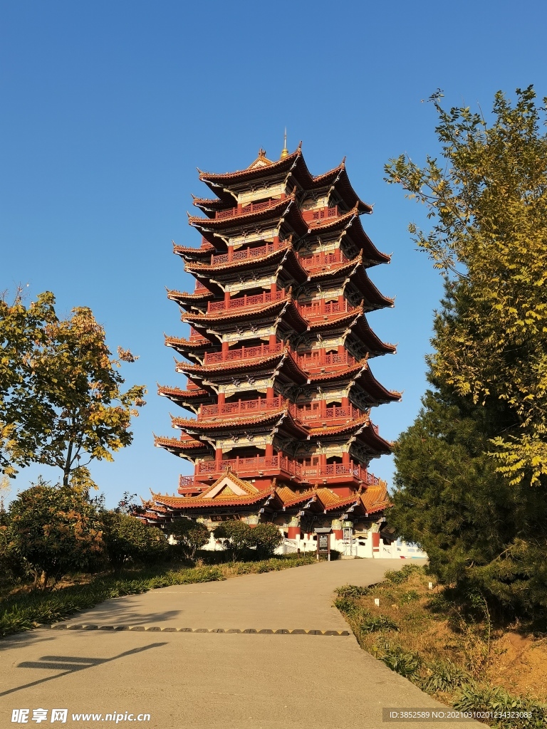 复古建筑高塔全景（好手机拍）