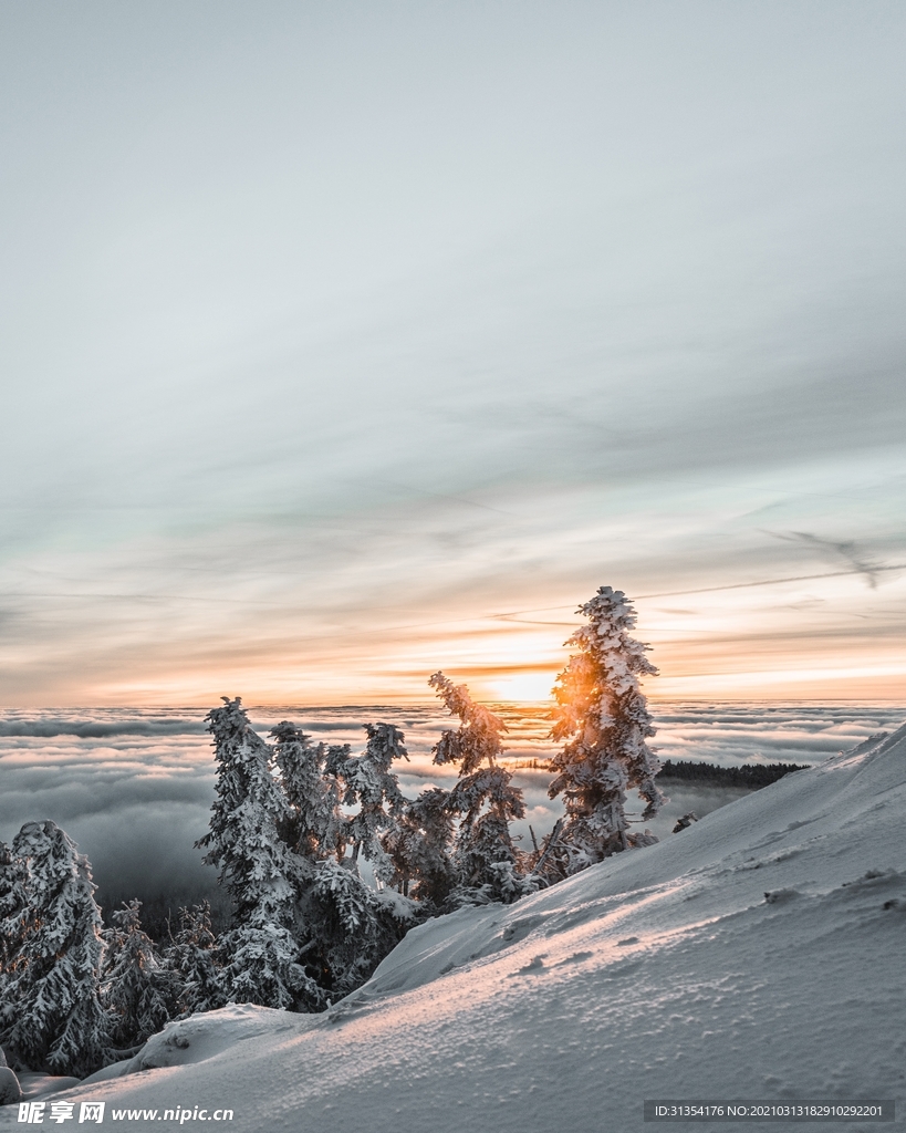 雪山高峰