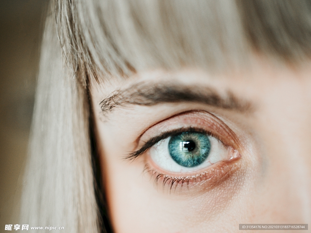 绿色瞳孔