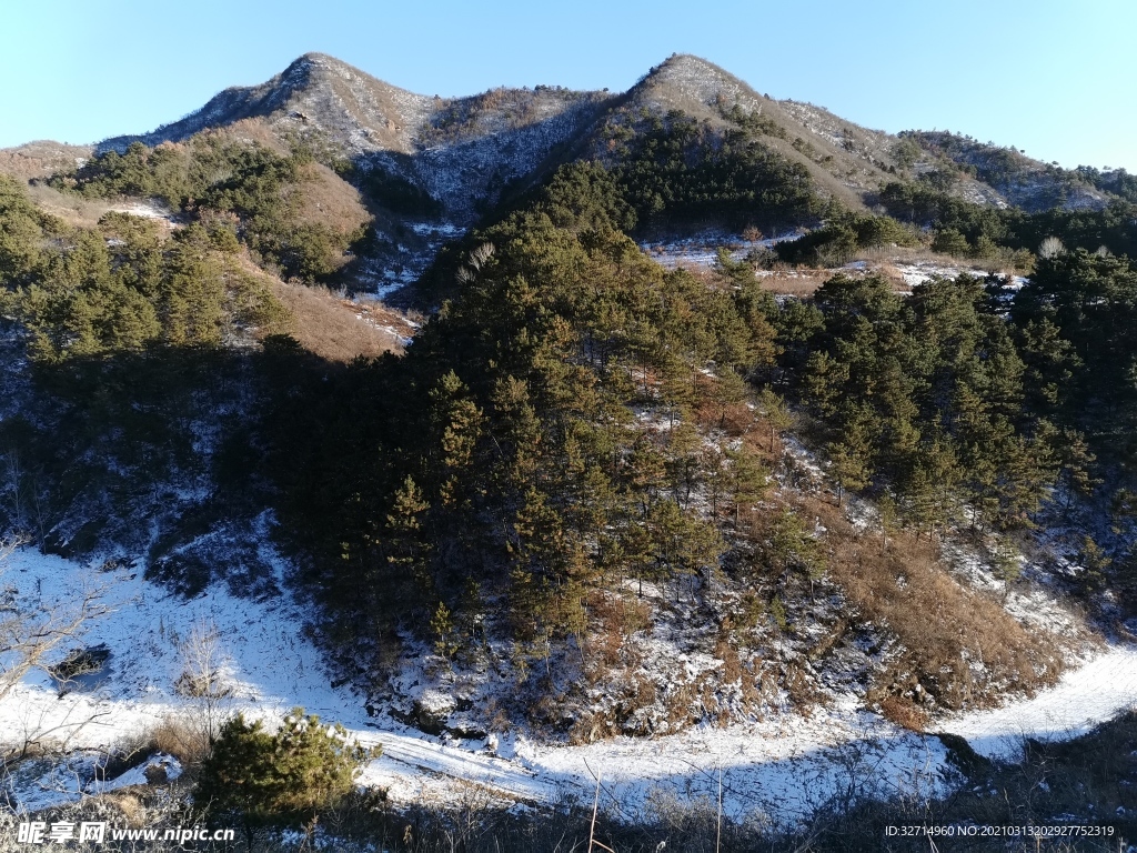 雪绕山