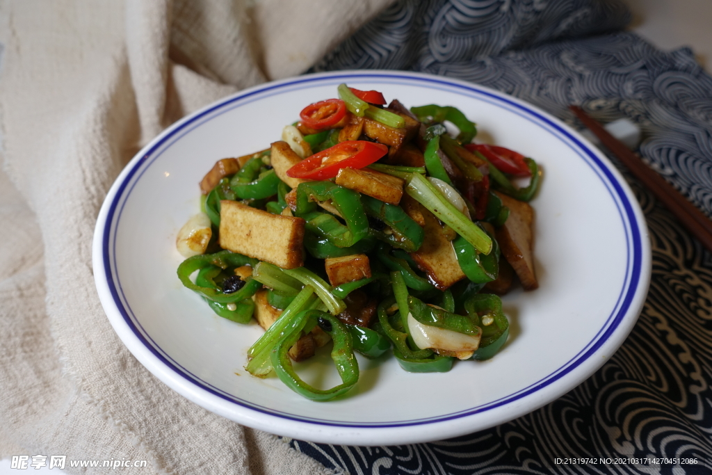 辣子炒香干