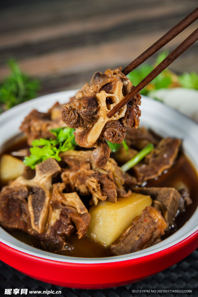 土豆烧排骨