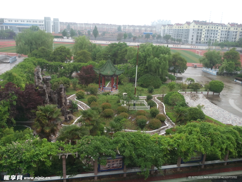 雨后校园