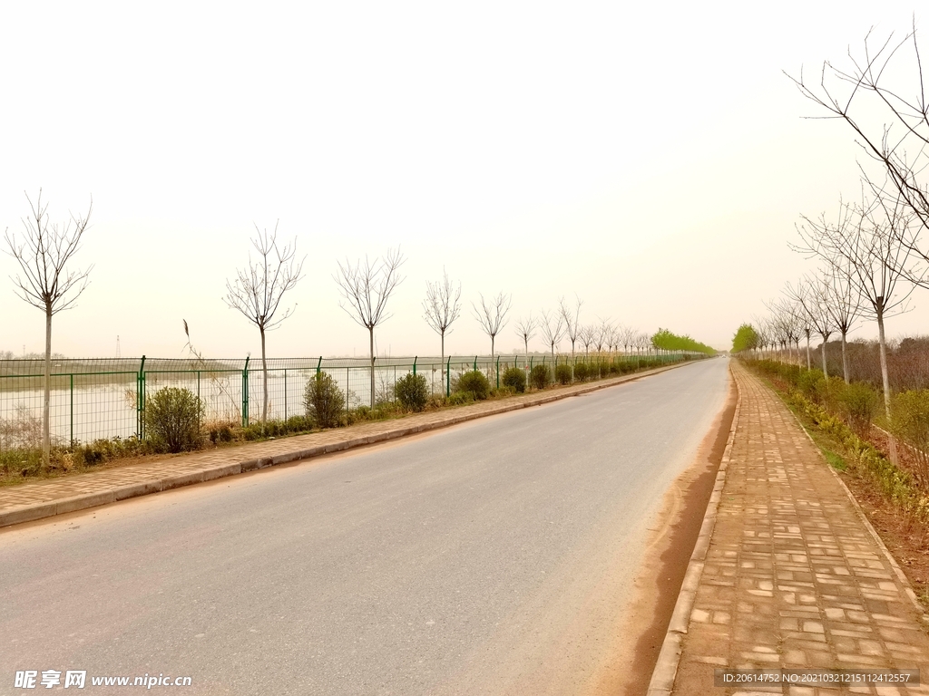 空荡荡的道路风景