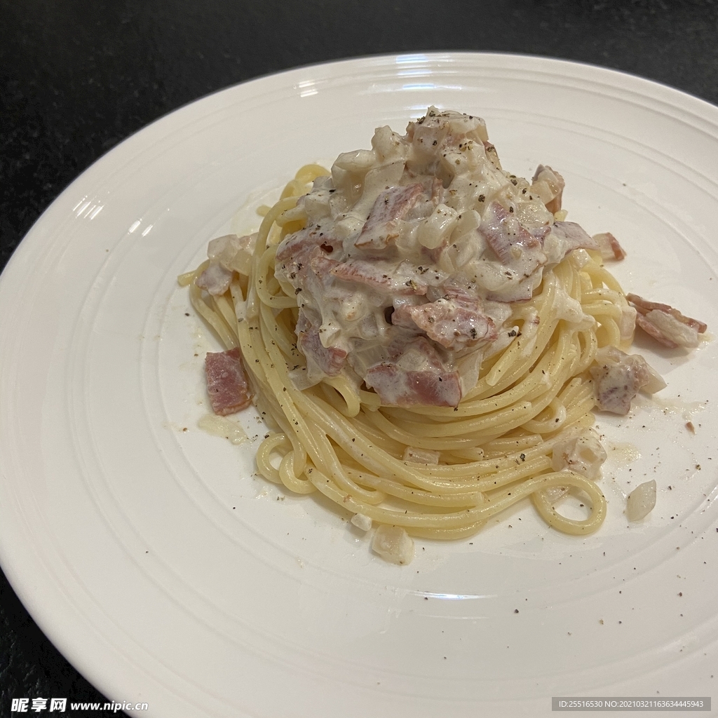 奶油培根意面