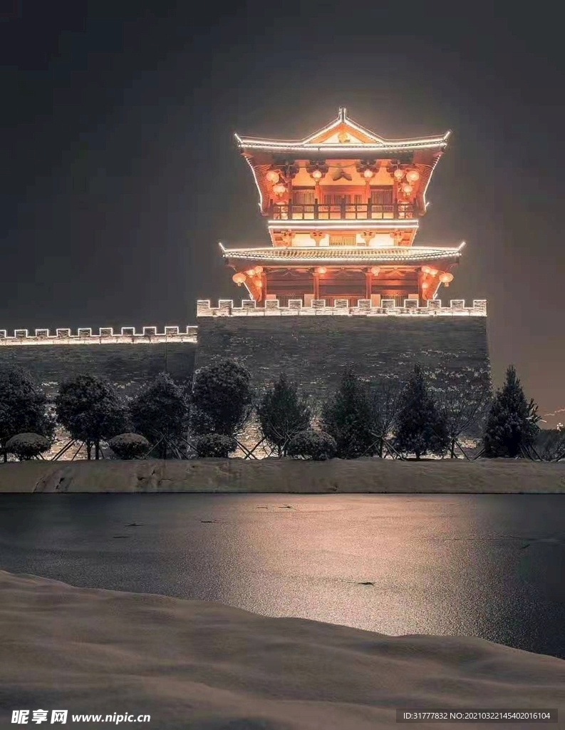 夜景的古楼