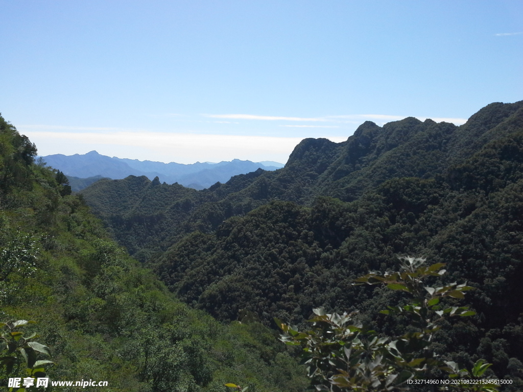 层峦叠嶂的山