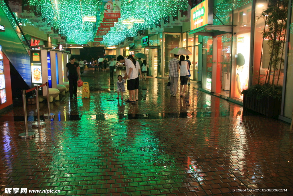 雨夜的灯光