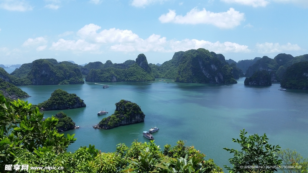 越南下龙湾海边湖泊