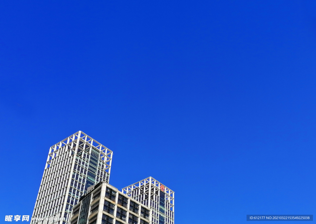 建筑与蓝天