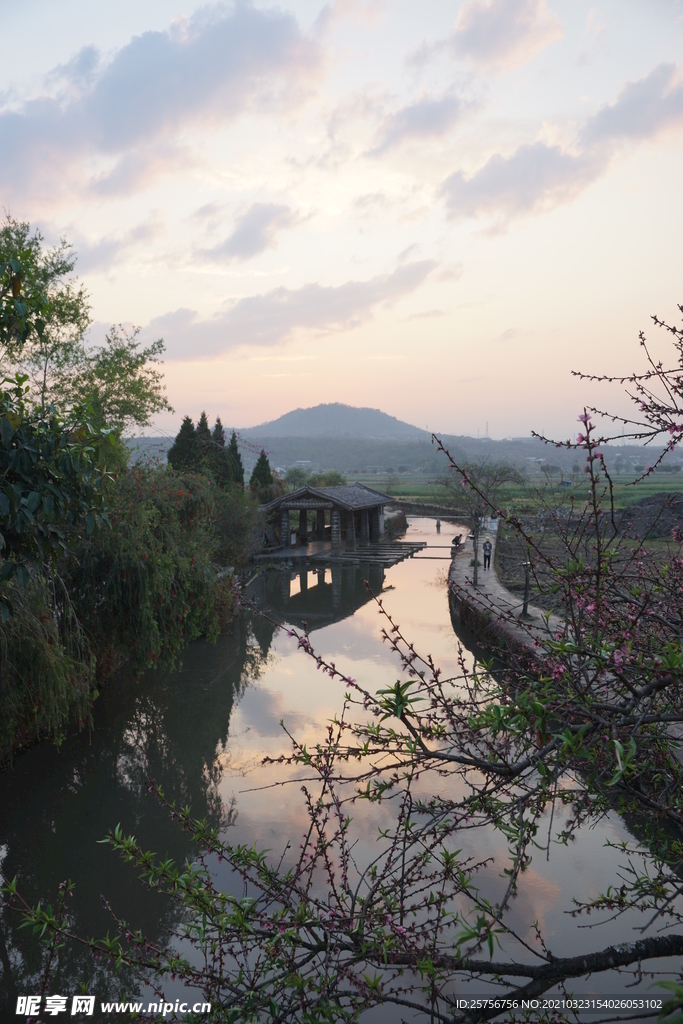 夕阳河景