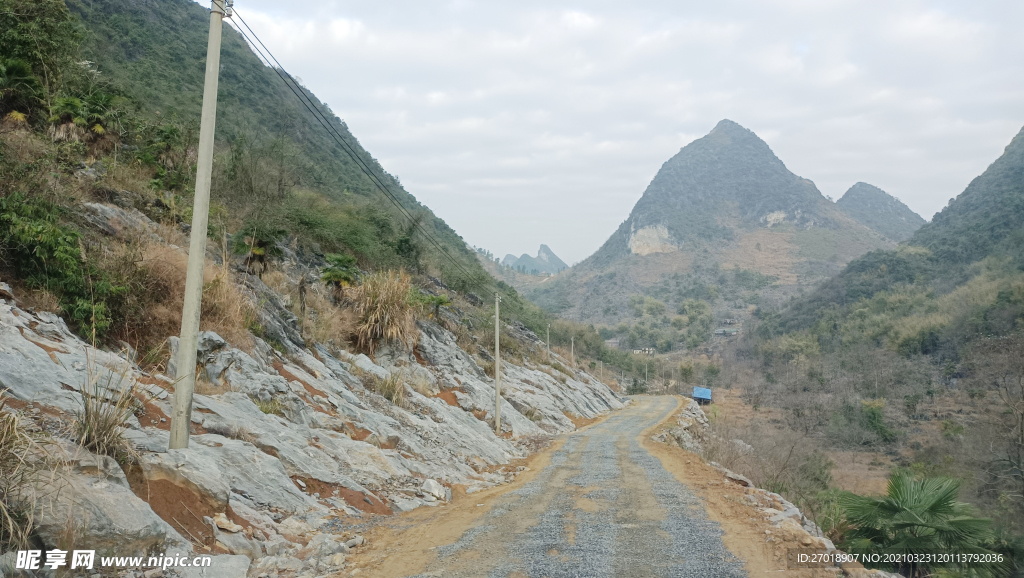 靘务山