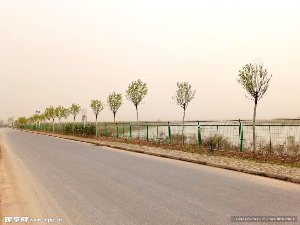 空荡荡的道路风景