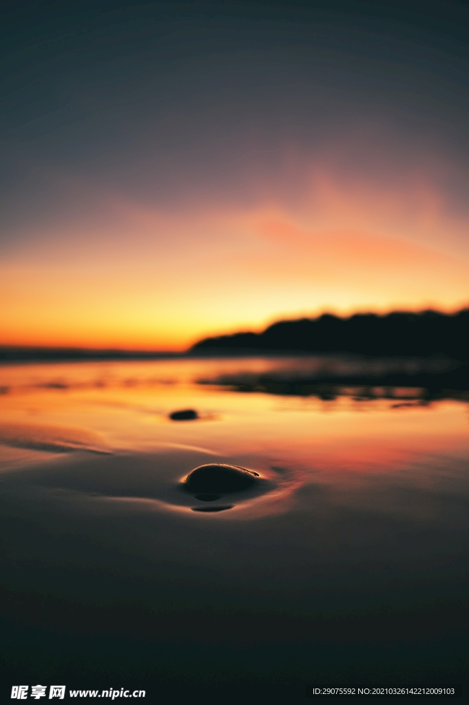 夕阳湖畔