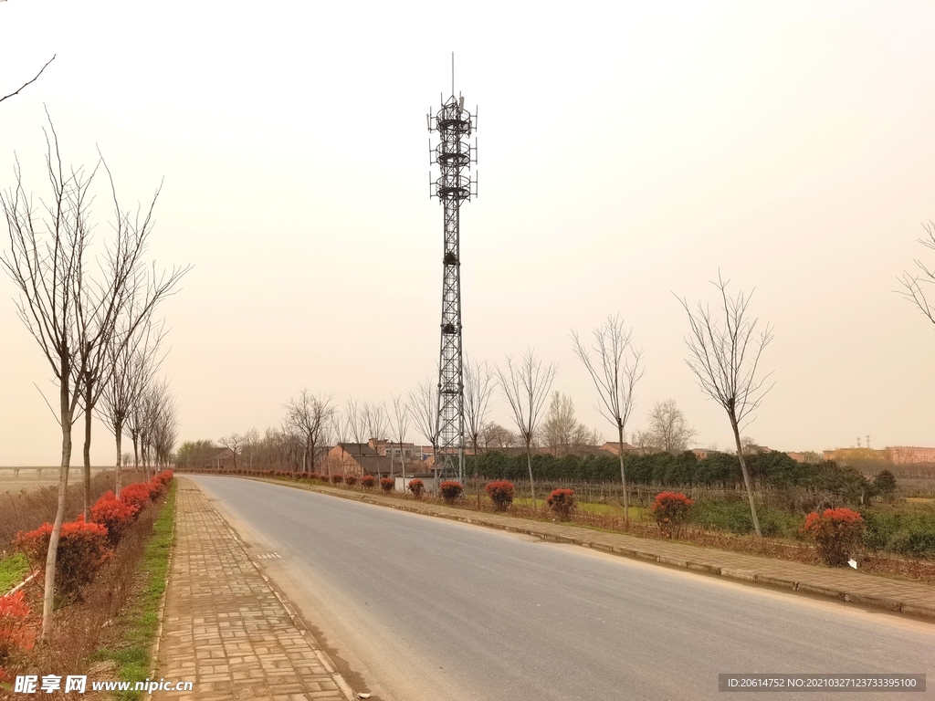 空荡荡的乡村道路风景