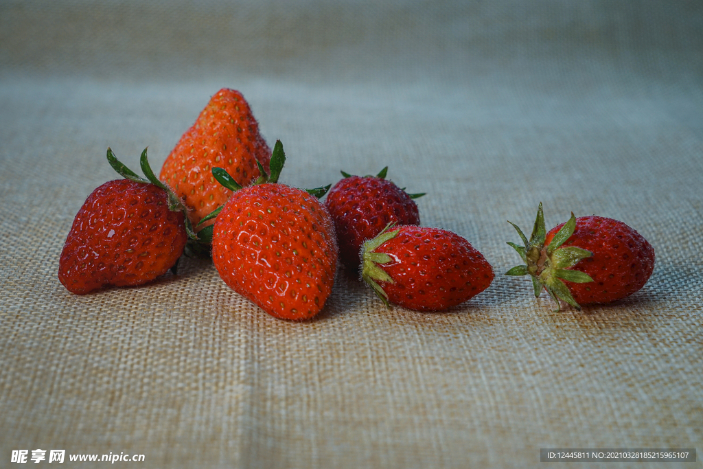 草莓静拍