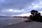 奥克兰海滨小镇暮色风景