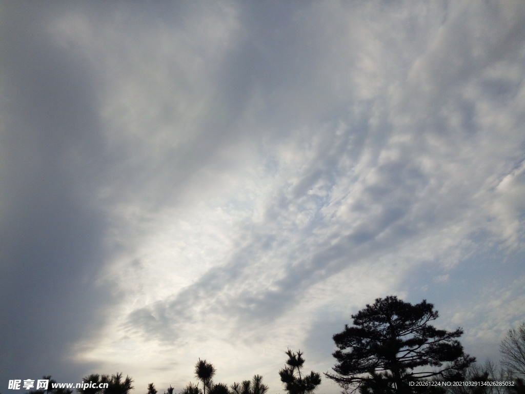 夕阳雨云