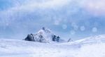 雪山上飘雪动态循环视频素材