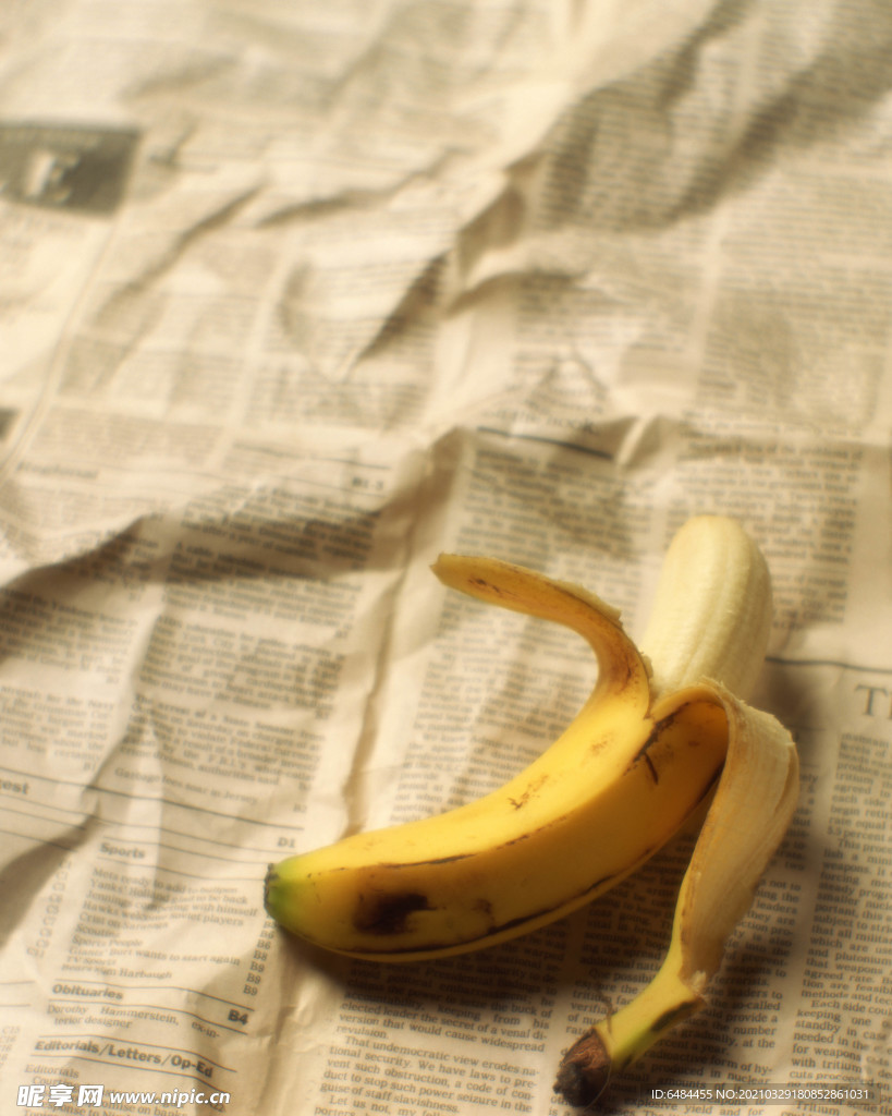 纸上的香蕉拍照的