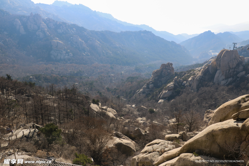 崂山山涧