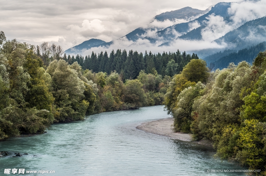 山涧河道风景