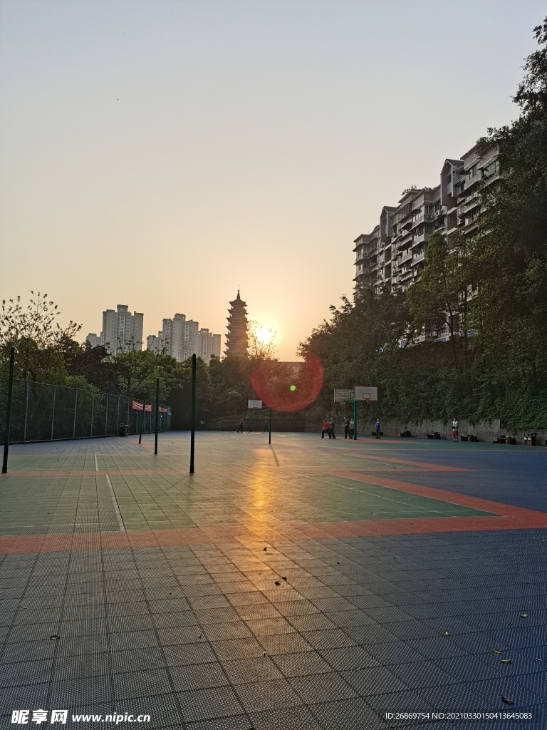 公园健身球场
